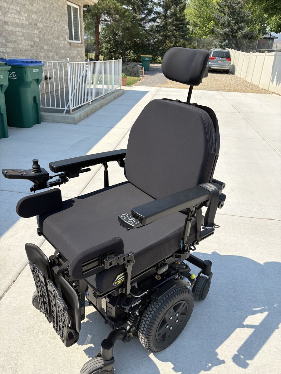 Customer electric wheelchair