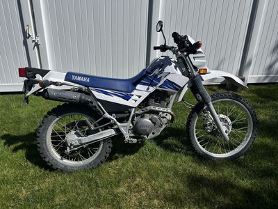 1998 Yamaha XT 225 dual sport