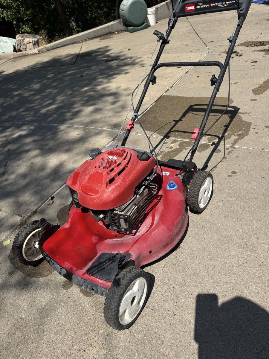 *Free* Lawnmower - Runs but needs a tune up 