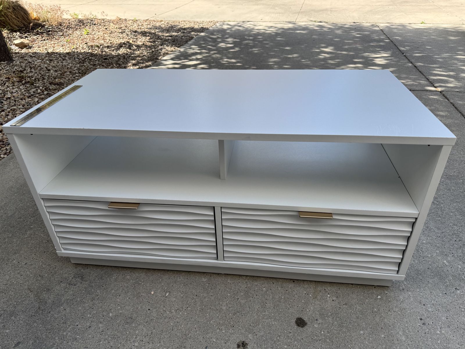 White Modern TV Stand / Media Console – Wavy Drawer Fronts & Gold Handles (40")