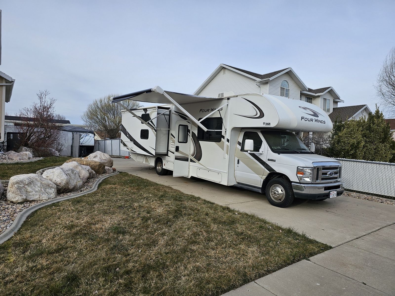 2019 Thor Motorcoach Four Winds 30D Motorhome Sleeps 8-10