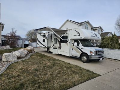 2019 Thor Motorcoach Four Winds 30D Motorhome Sleeps 8-10