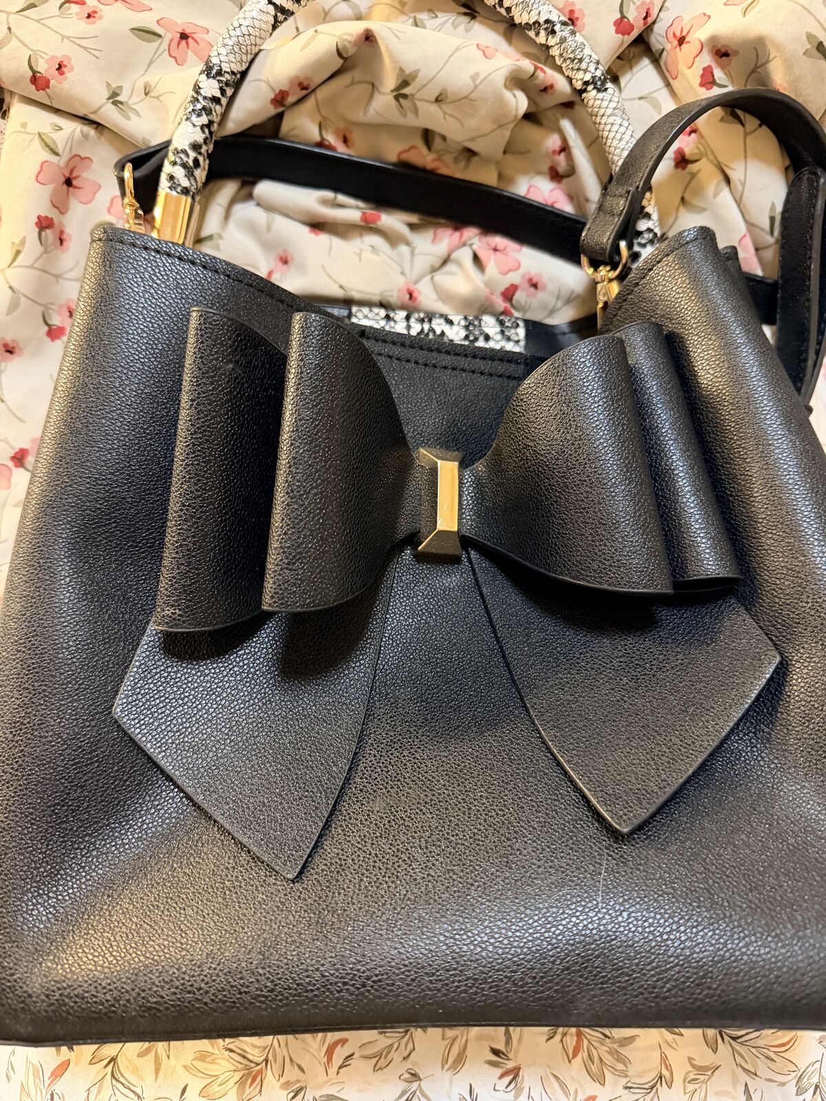New  Big Bow Handbag W/snake Strap And Black Shod