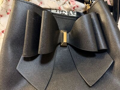 New Big Bow Handbag W/snake Strap And Black Shod