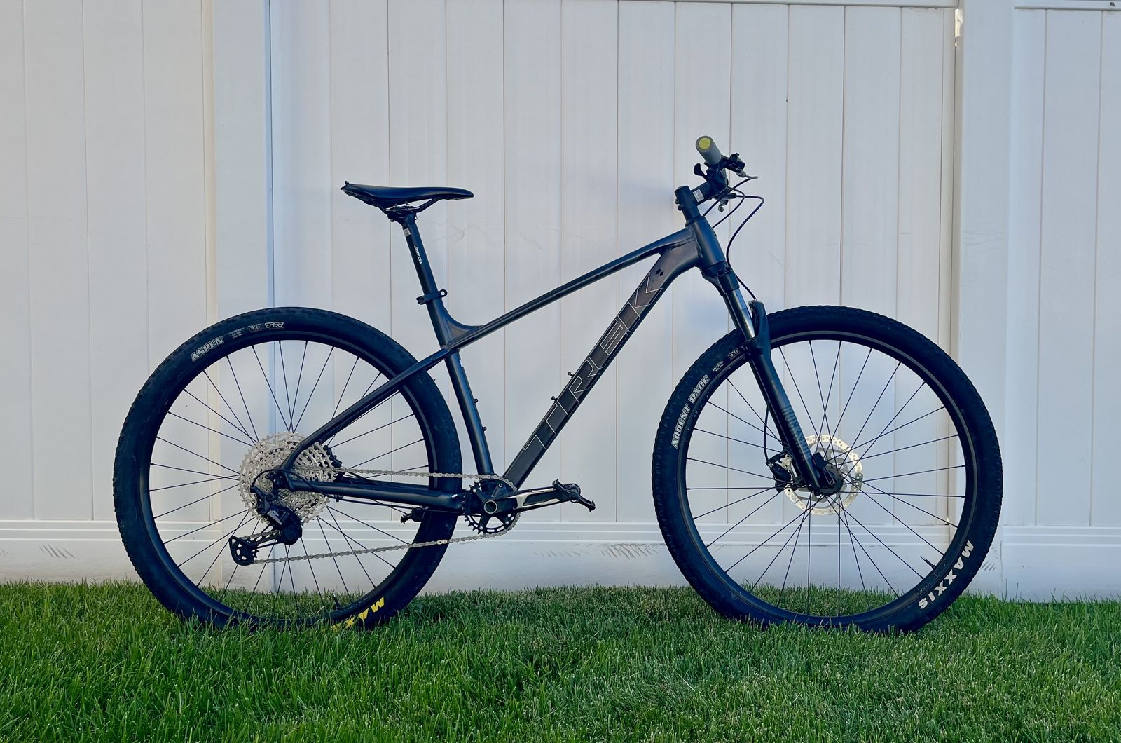 Trek X-Caliber 8 2022
