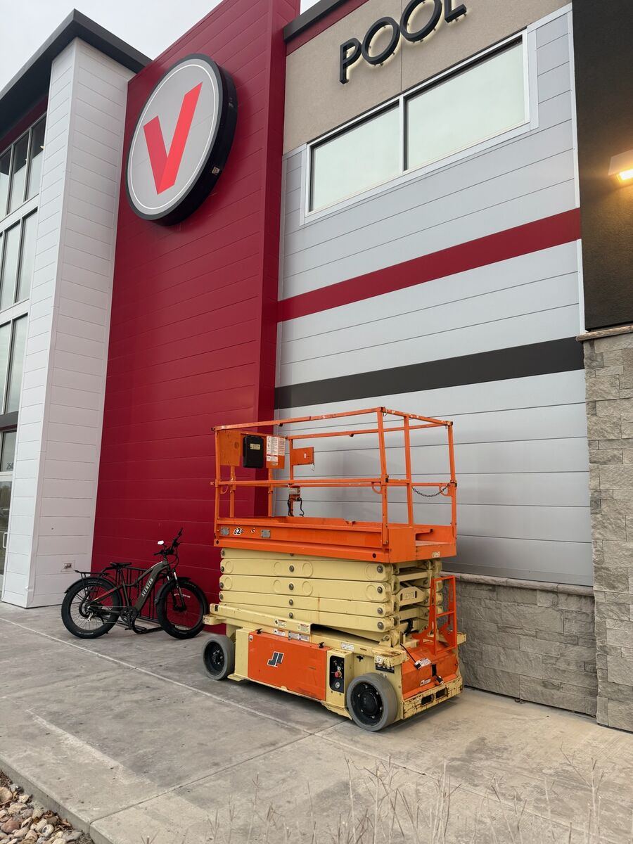 SCISSOR LIFT 19FT - 26FT - 32FT.    RENTAL