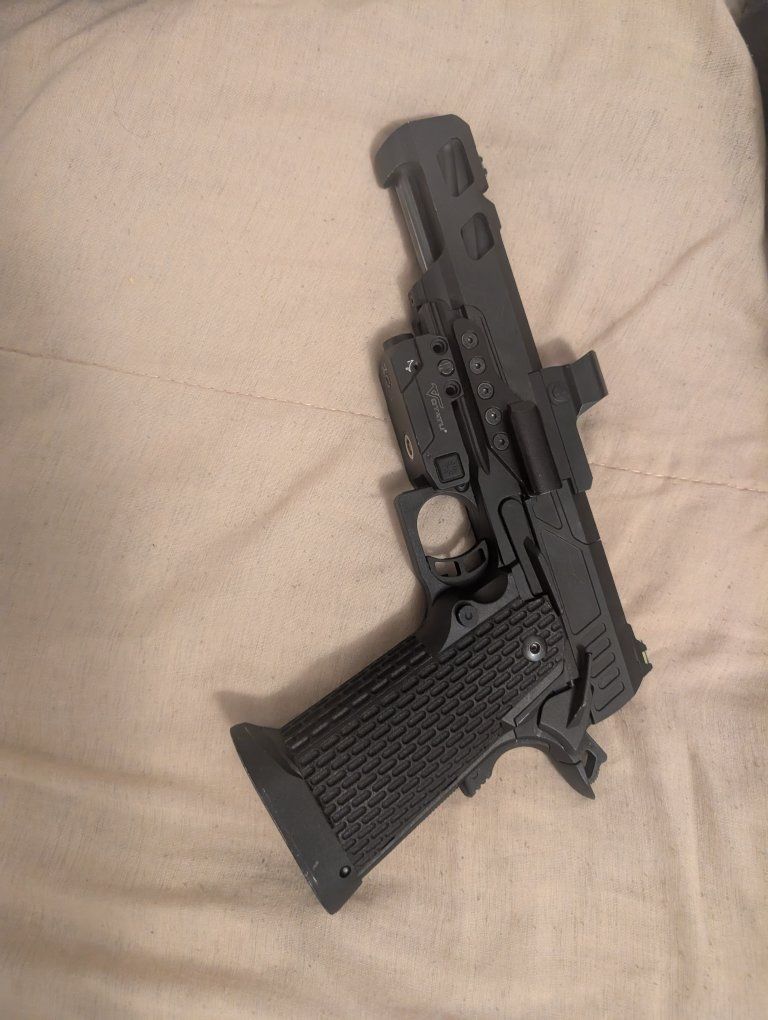 Airsoft Noviritsch SSP5 w/ attachments