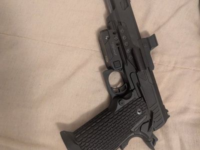 Airsoft Noviritsch SSP5 w/ attachments