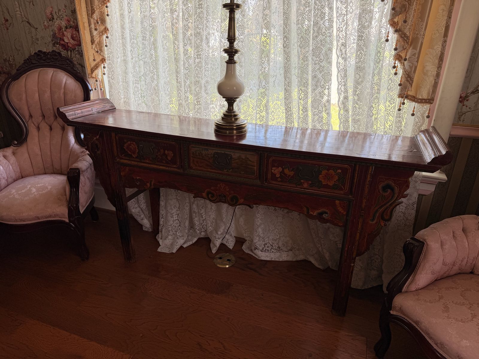 Main image 3