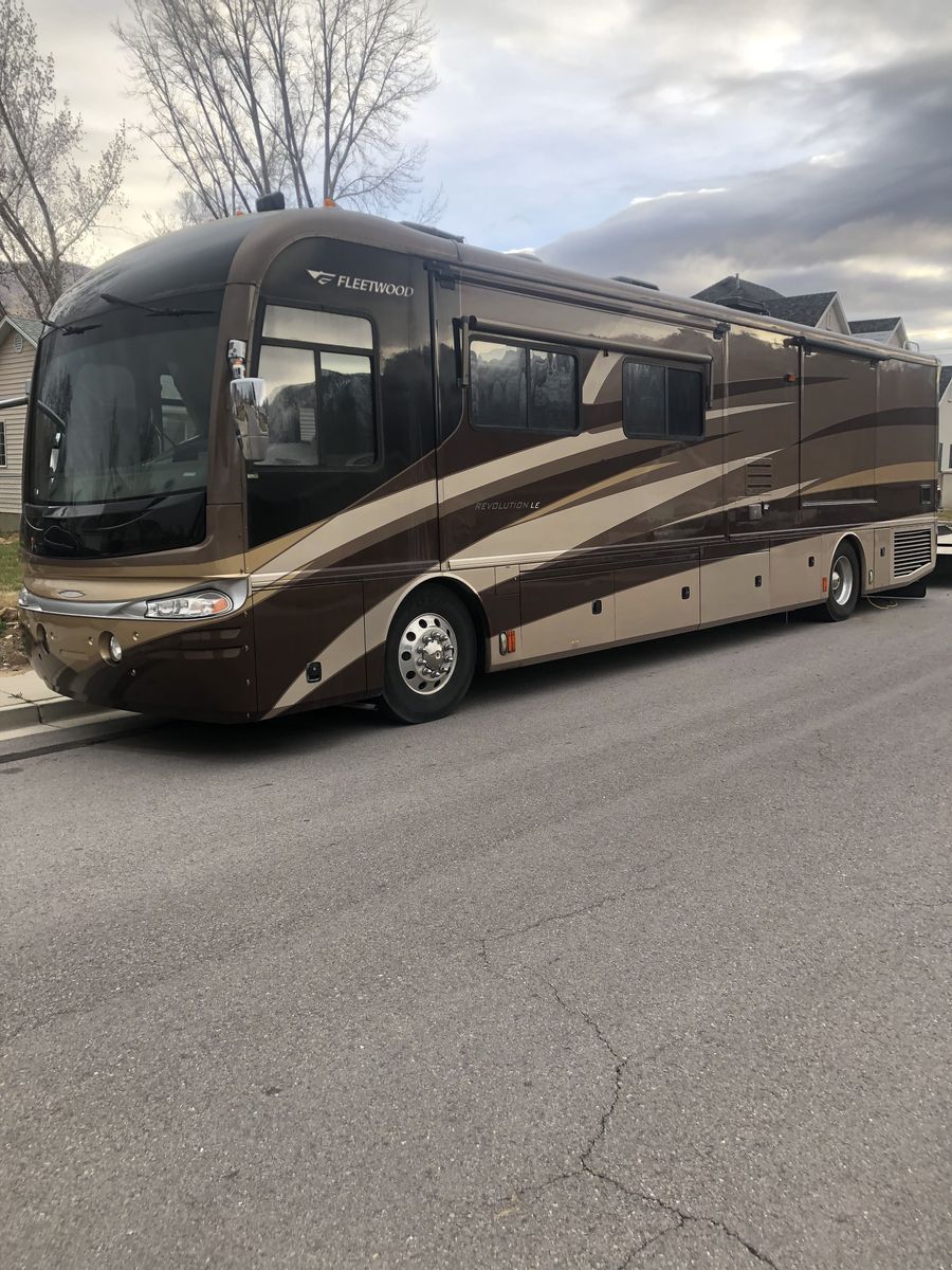 2007 Fleetwood Revolution LE 40E
