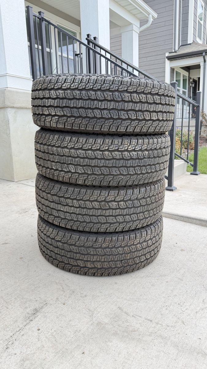 265/65R18 Goodyear Wrangler Territory AT like new 
