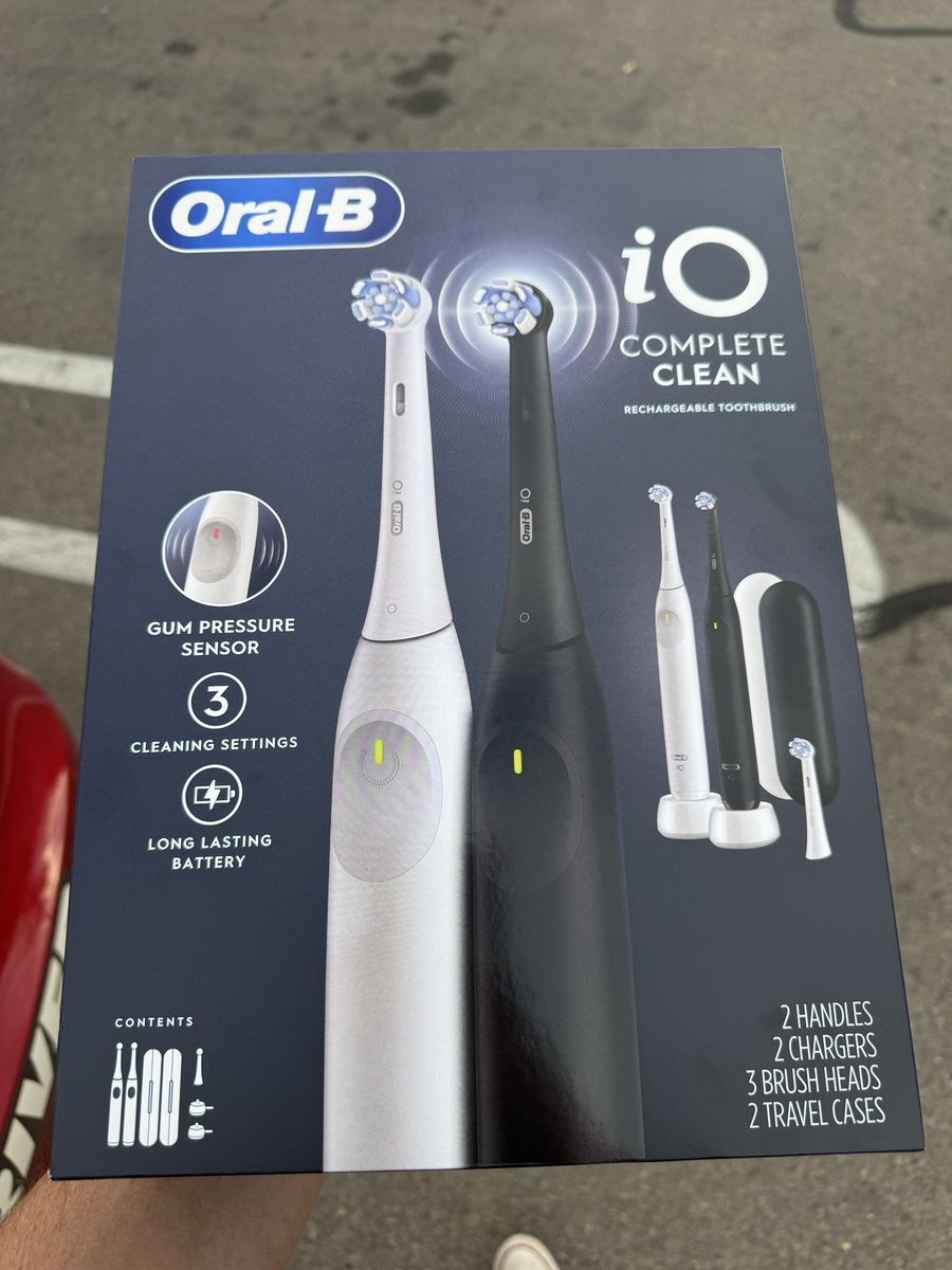 Oral-B iO Complete Clean Rechargeable Toothbrush Dual Handle Set - New in Box