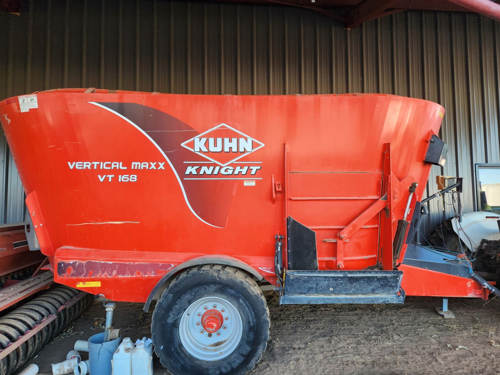 KUHN Knight VT 168 Vertical Max Feedwagon