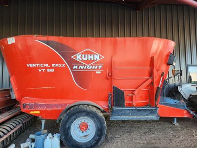KUHN Knight VT 168 Vertical Max Feedwagon