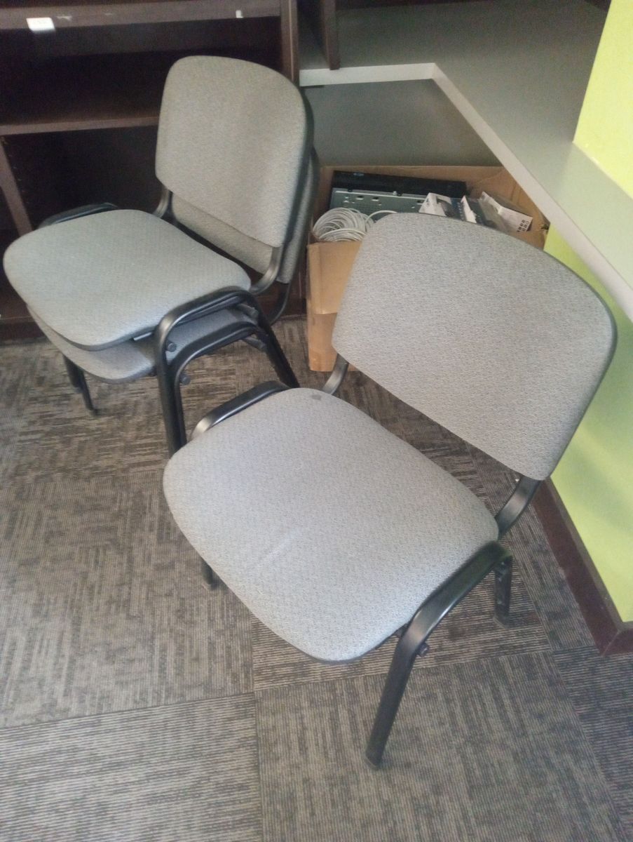Set of 3 Gray Cushioned Stacking Office Chairs
