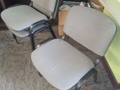 Set of 3 Gray Cushioned Stacking Office Chairs