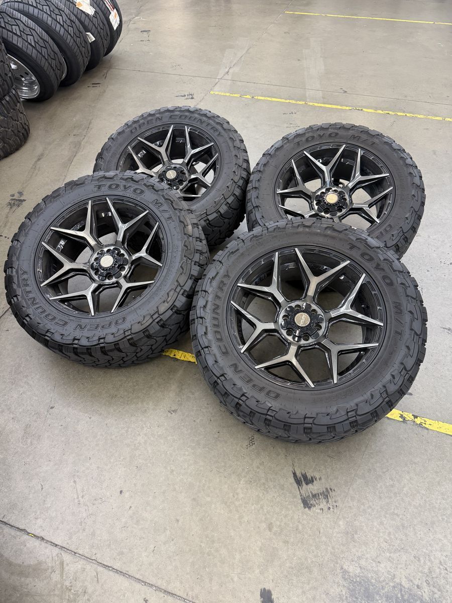 Wheel and Tire Set - 37x12.50R22 - 4PLAY Wheels and Toyo Open Country MT Tires - 22" rims 6x135 lug pattern (for Ford)