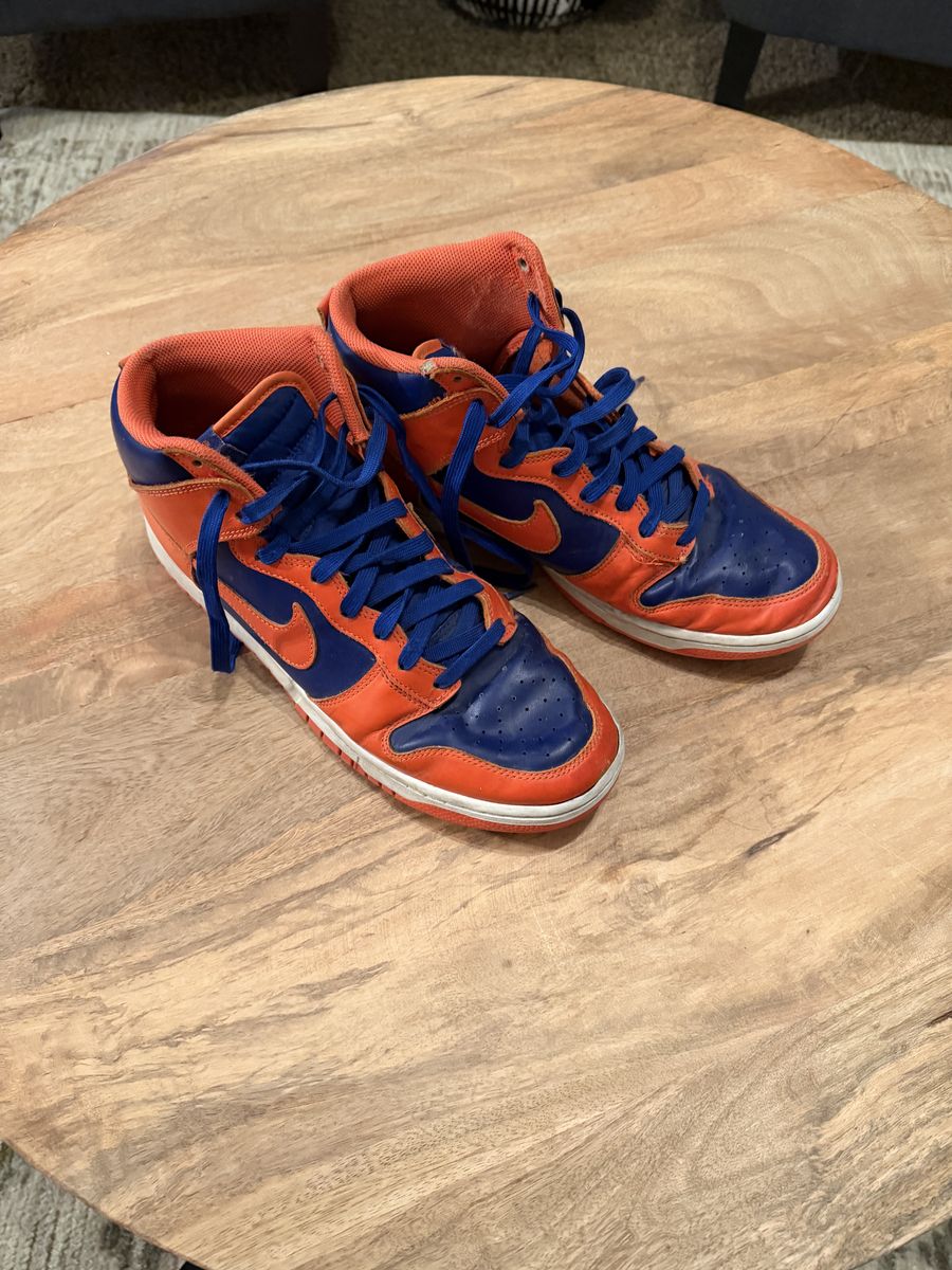Men’s 11 Nike Dunk High Top Knicks