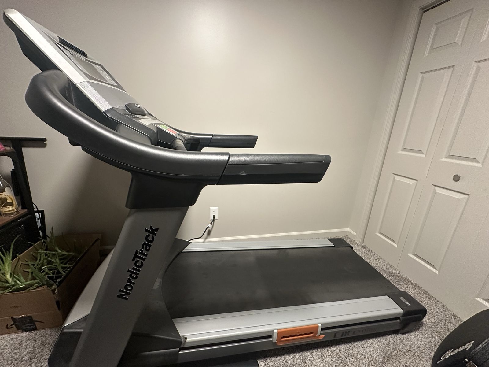 Treadmill - NordicTrack Elite 9500 Pro
