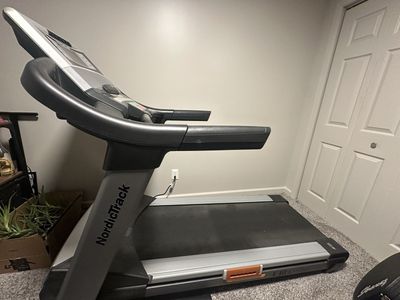 Treadmill - NordicTrack Elite 9500 Pro