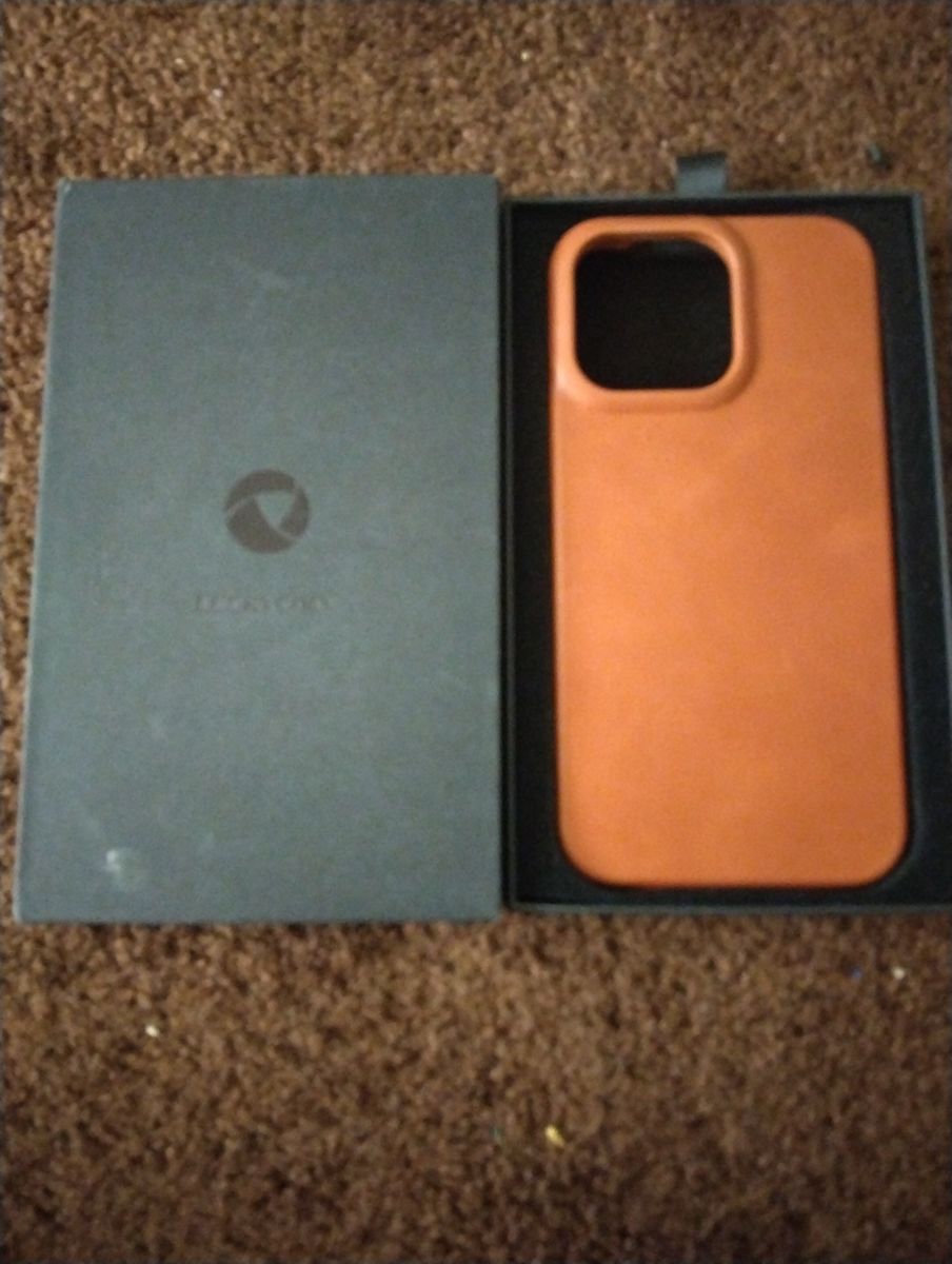 Full-Grain Leather iPhone 14 Pro Nomad Modern Leather Case in the English Tan