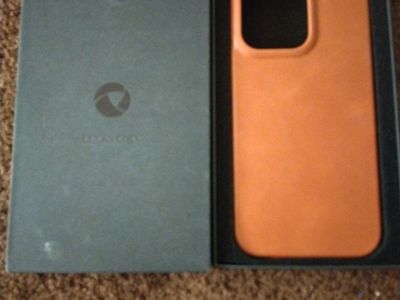 Full-Grain Leather iPhone 14 Pro Nomad Modern Leather Case in the English Tan