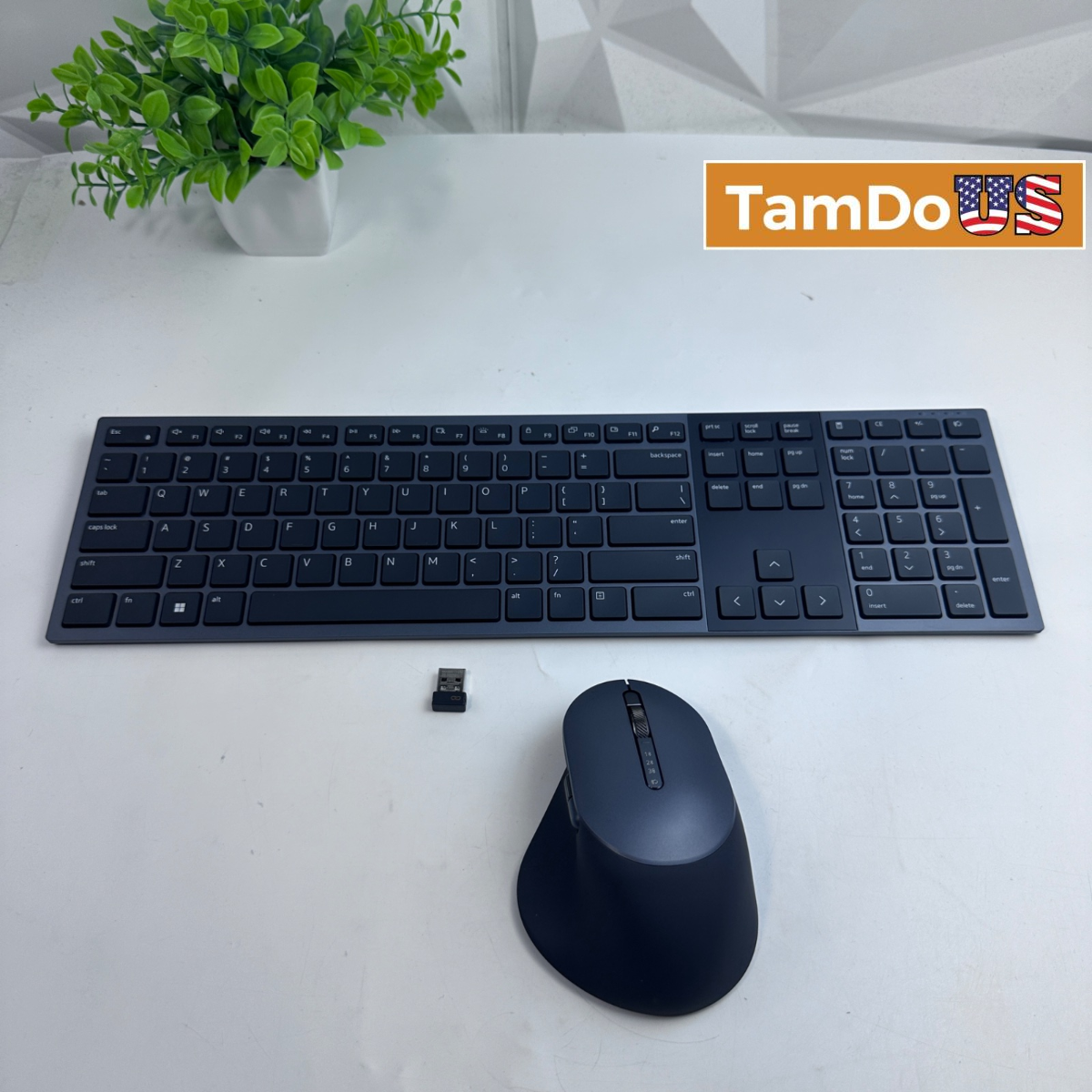 Dell Premier Collaboration KM900 Wireless Backlit Keyboard and Mouse Combo