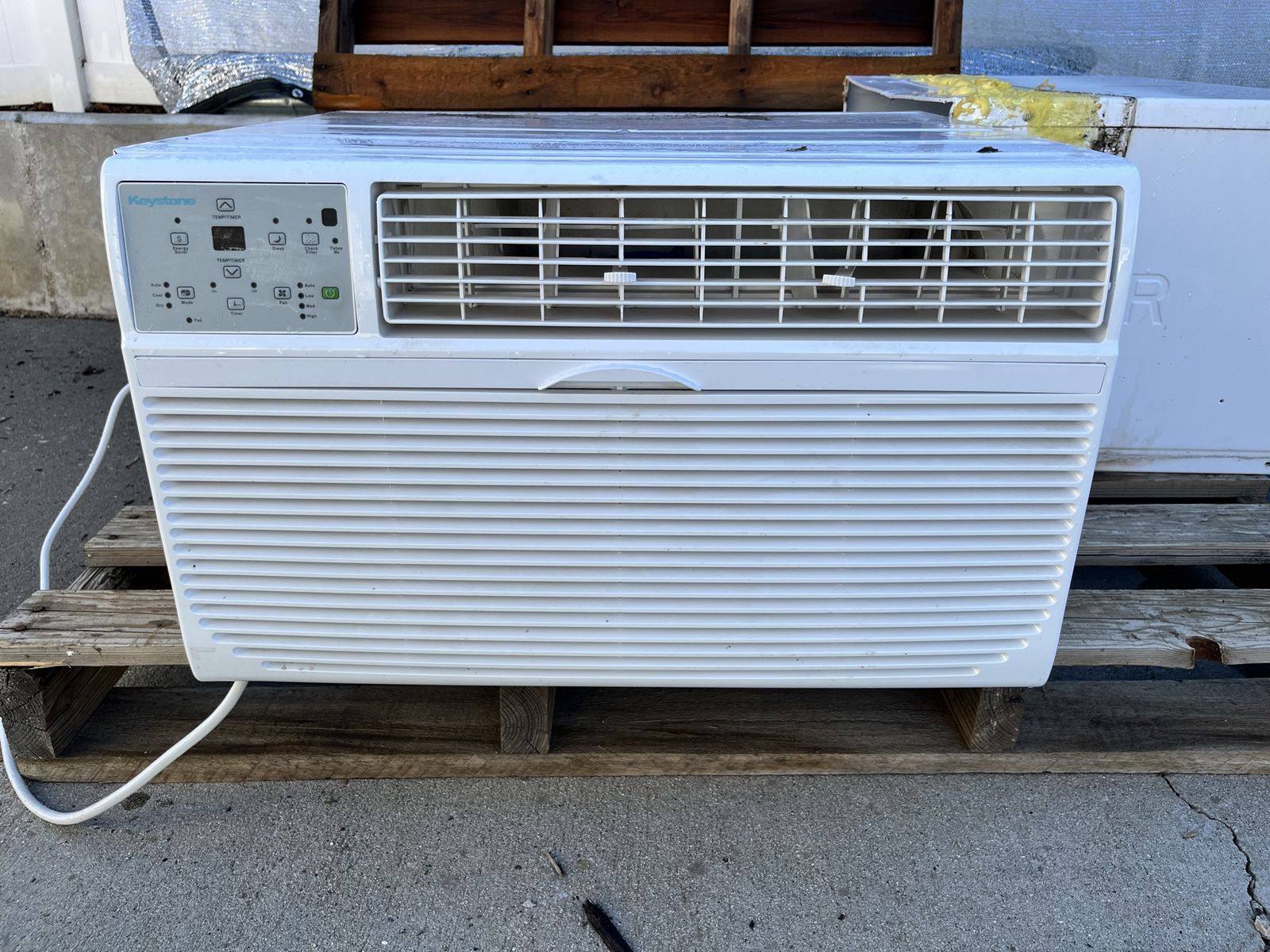 Keystone KSTAT08-1C 8,000 BTU Window Air Conditioner White