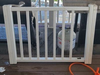 Vinyl Gate