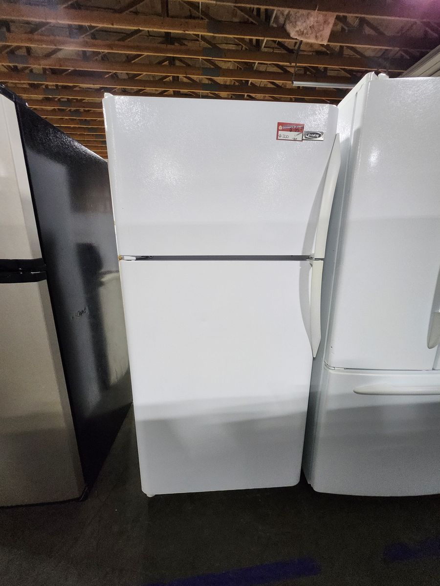 NICE CROSLEY WHITE TOP AND BOTTOM FRIDGE! W-WARRANTY