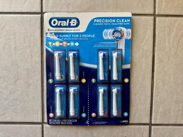 Brand New Oral-B Precision Clean Replacement Brush Heads (8-Pack) – Sealed