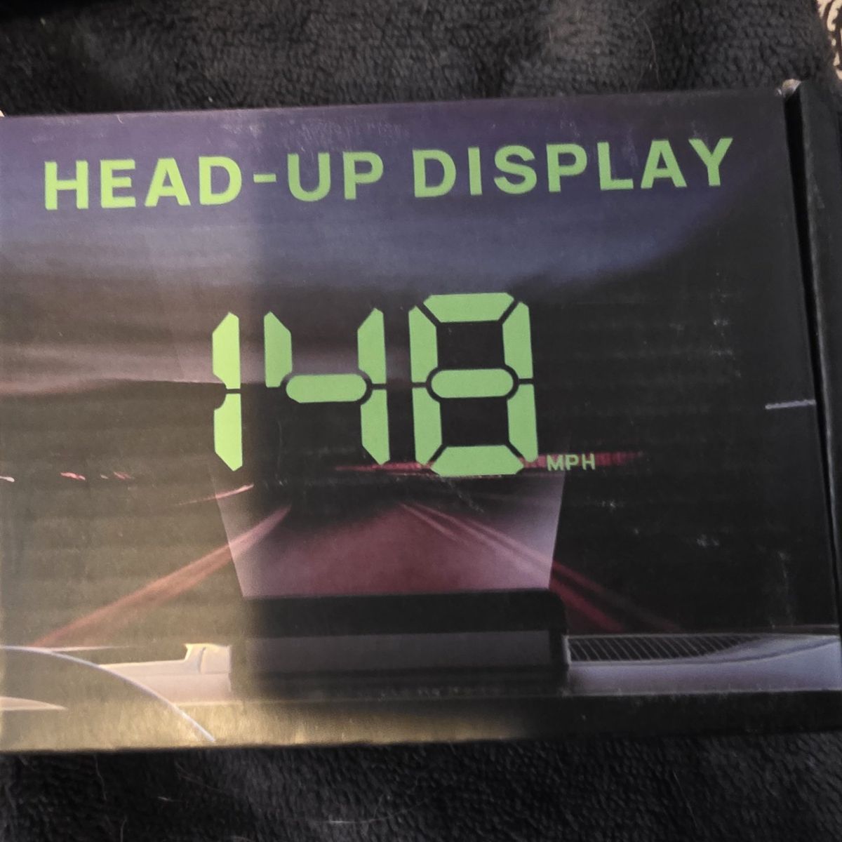 Windshield display speedometer
