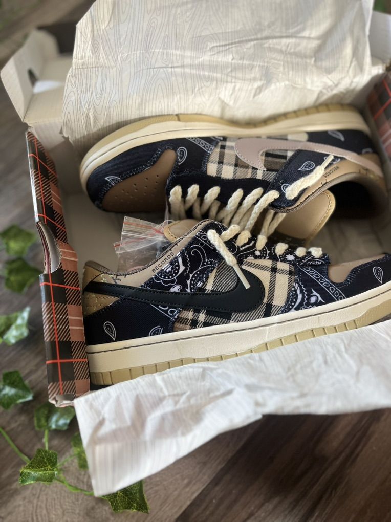 Travis Scott SB dunks