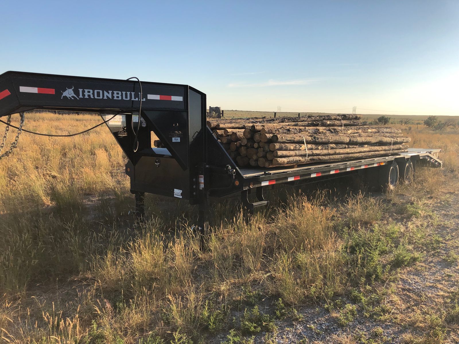 2015 IRON BULL FLAT DECK GOOSENECK