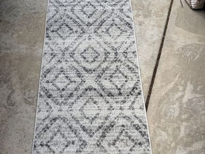 Geometric Pattern Runner Rug - Grey/White, Modern Design, New.