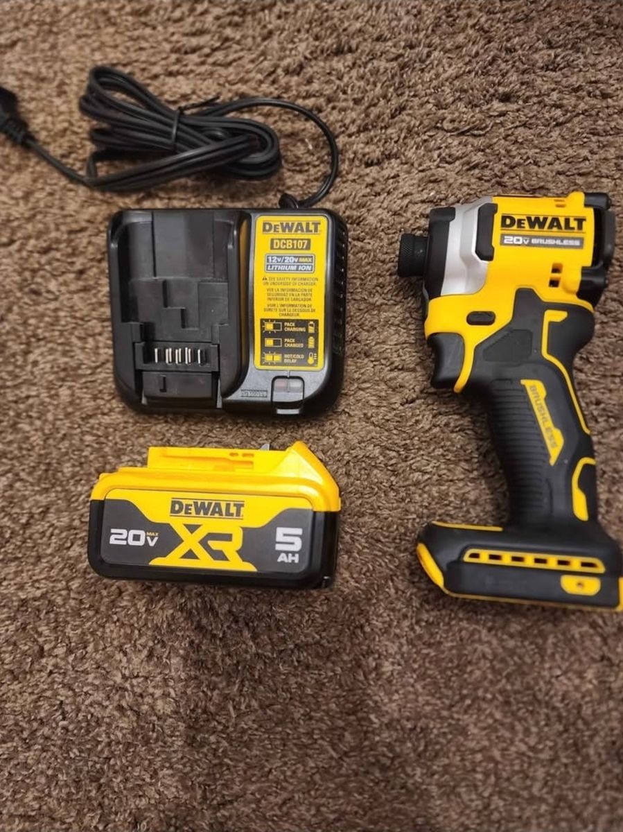 DEWALT ATOMIC 20V MAX 1/4" Brushless Impact Driver Kit with 5Ah Battery & Charger