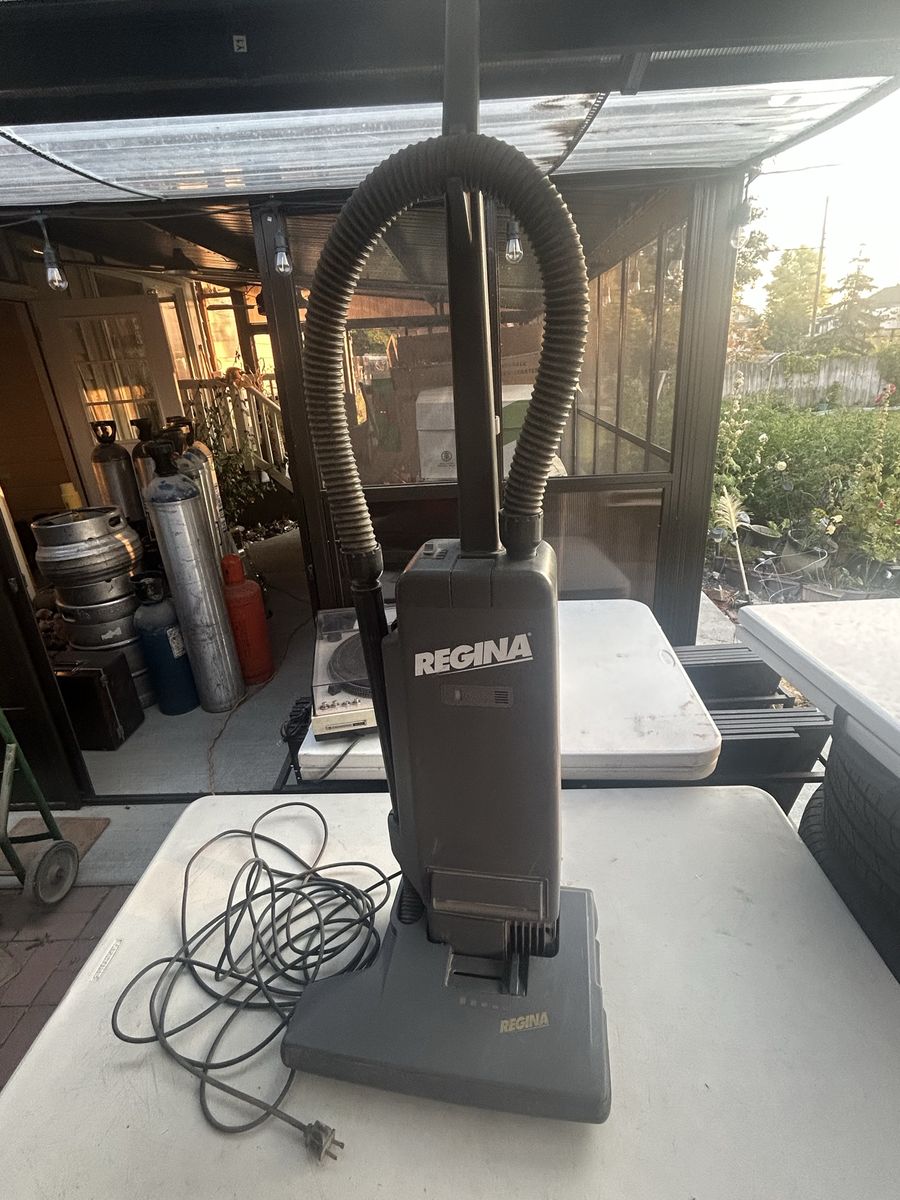 Vintage Regina Housekeeper Model HC-6407 Upright Corded Vacuum Cleaner