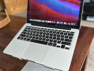 2014 - 13" MACBOOK PRO -- EXCELLENT COND. W/STAND