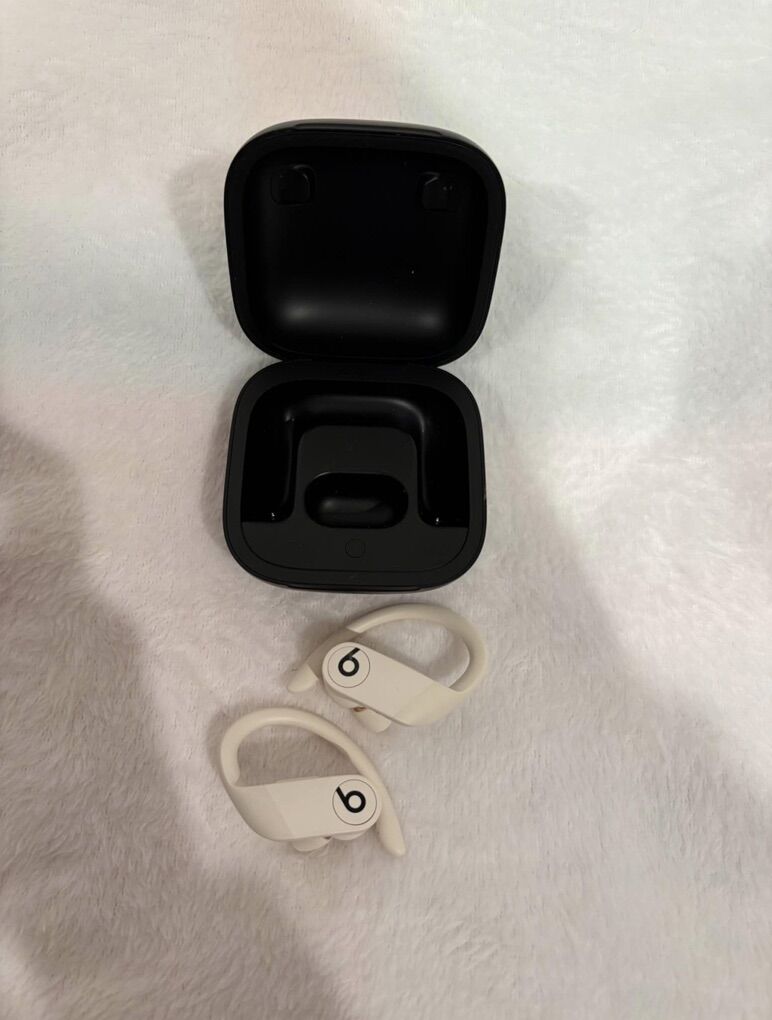 Powerbeat Pro Headphones - Cream