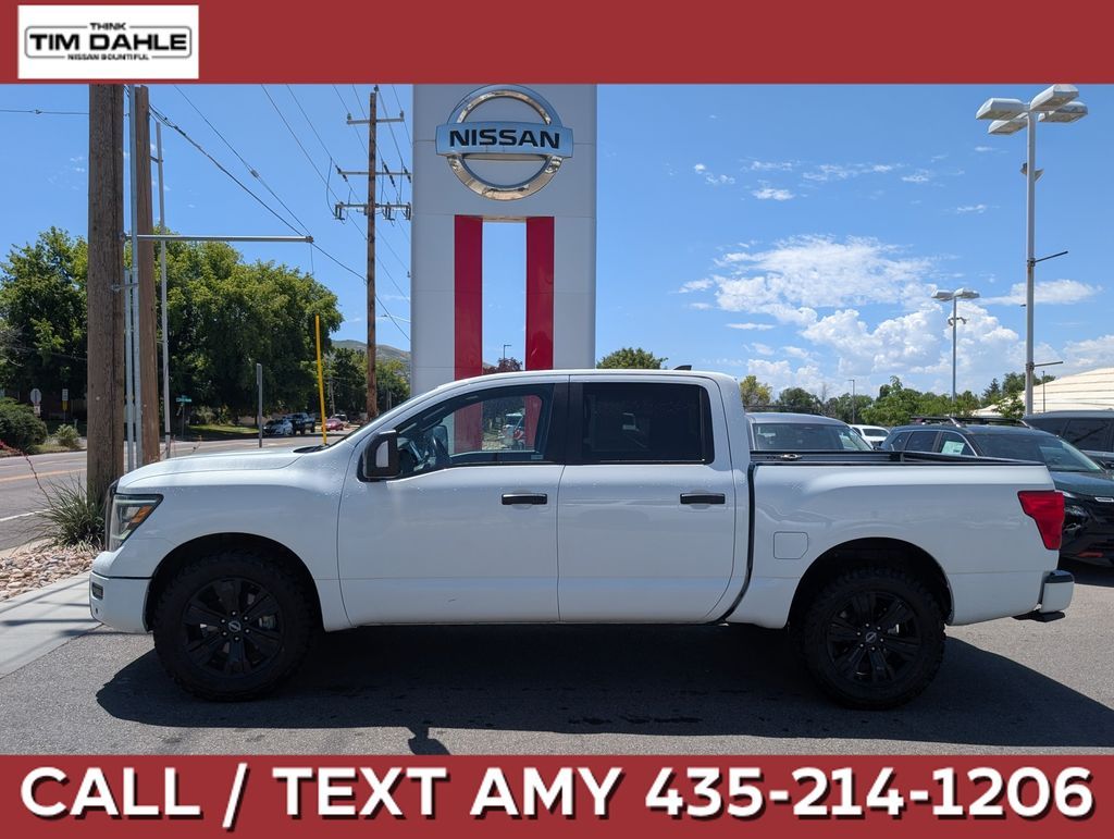 2023 Nissan Titan SV