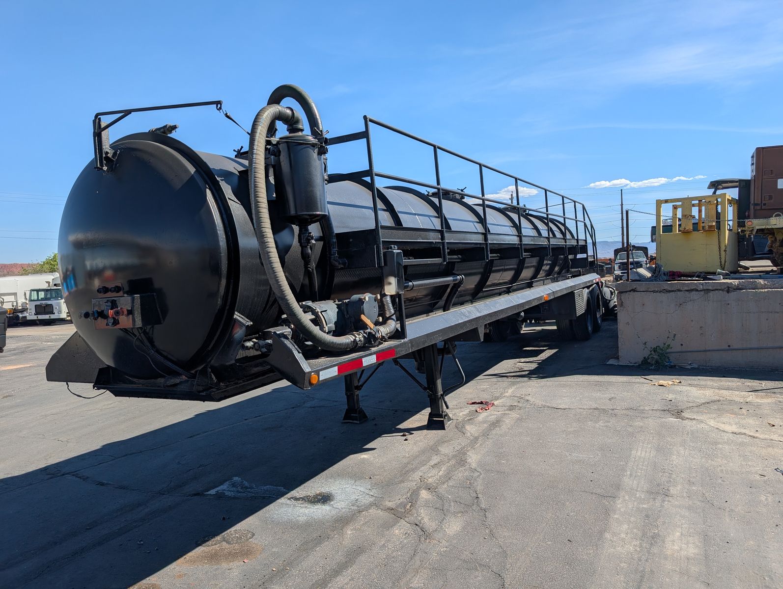 Krutz 5500 gallon vack tanker