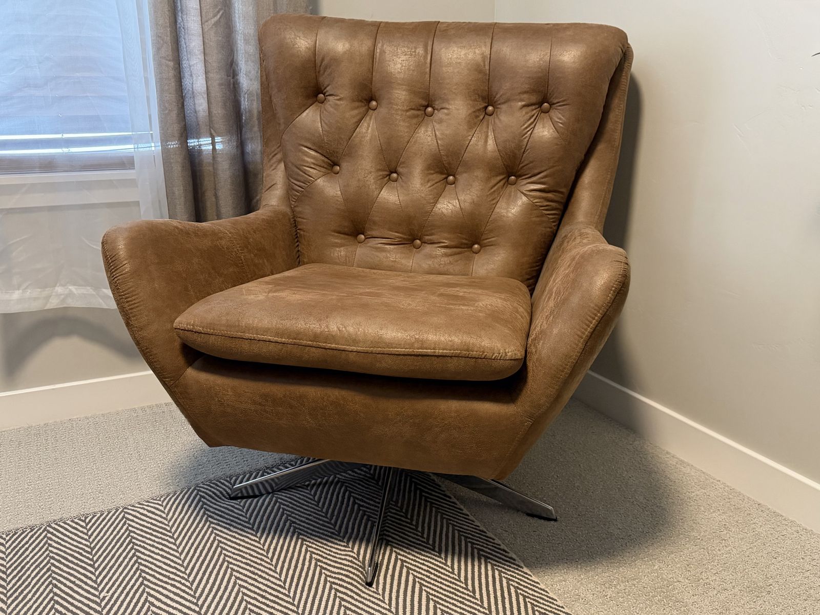 Ashley Furniture Velburg Faux Leather Accent Chair