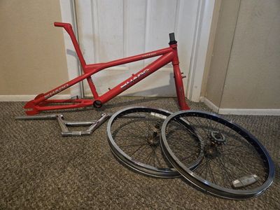 2002 haro frame with wheels and bars