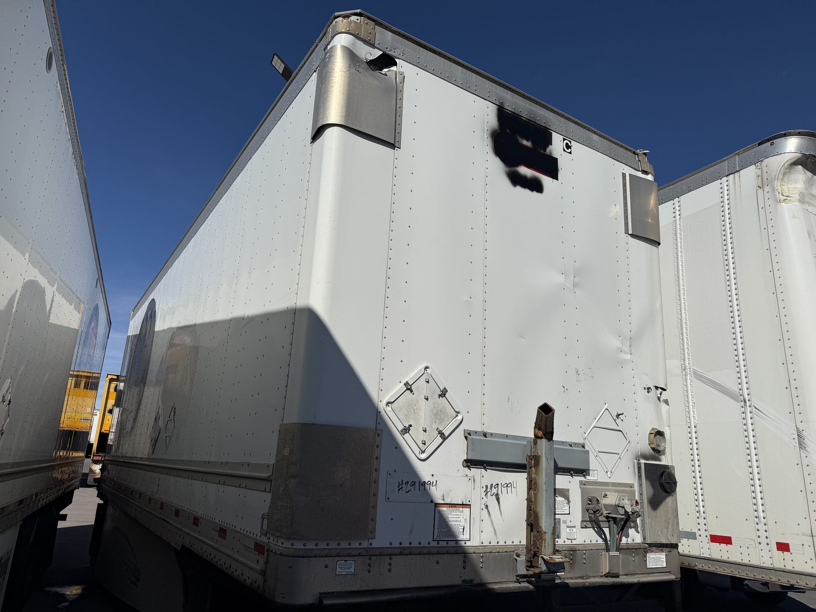 2017 Semi Trailer 28 Foot Drive Van