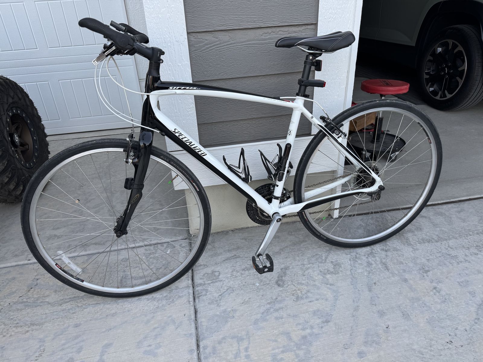 Specialized road bike Sirrus