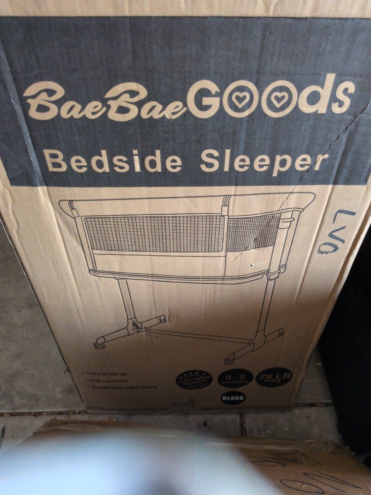 BaeBae Goods Bedside Sleeper Bassinet - Black (0-5 Months, 20 lbs Max)
