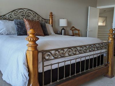 Hooker Furniture King Size 5 Piece Bedroom Set