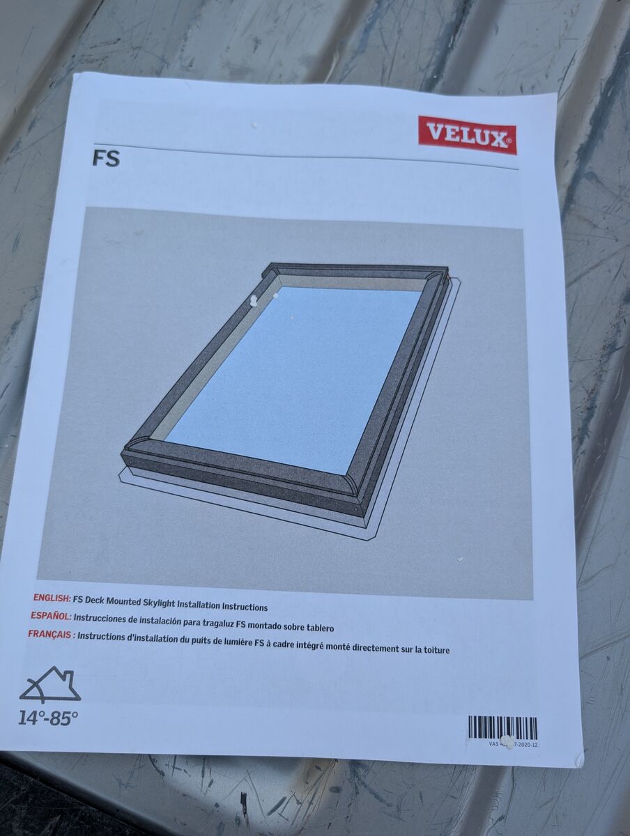 Velux 21 in. x 26.88 in. Fixed Deck-Mount Skylight with Laminated Low-E3 Glass No Leak