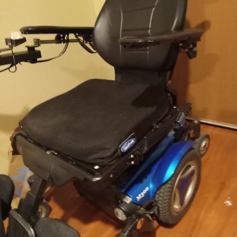 M300 powered wheelchair w/lift 1000.00 w/lift