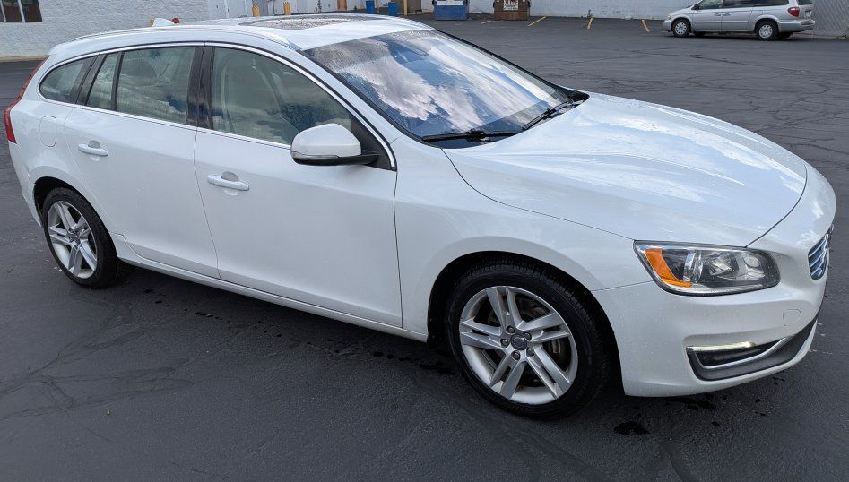 2015 VOLVO V60